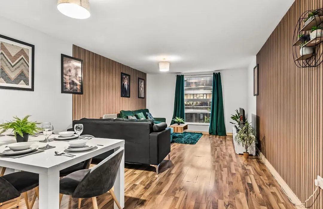 Large Central Manchester Apartment - Sleeps 8-1